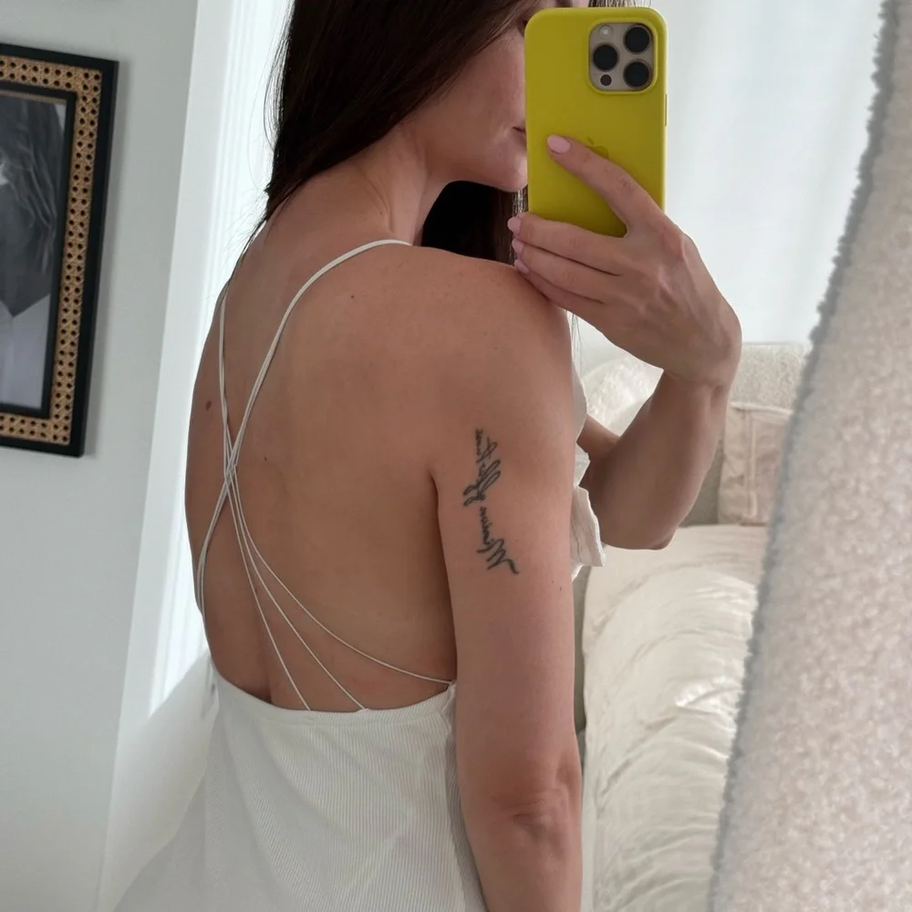 A fitted dress below the knees. White. Size S-M. Zara. - Picture 3 of 10